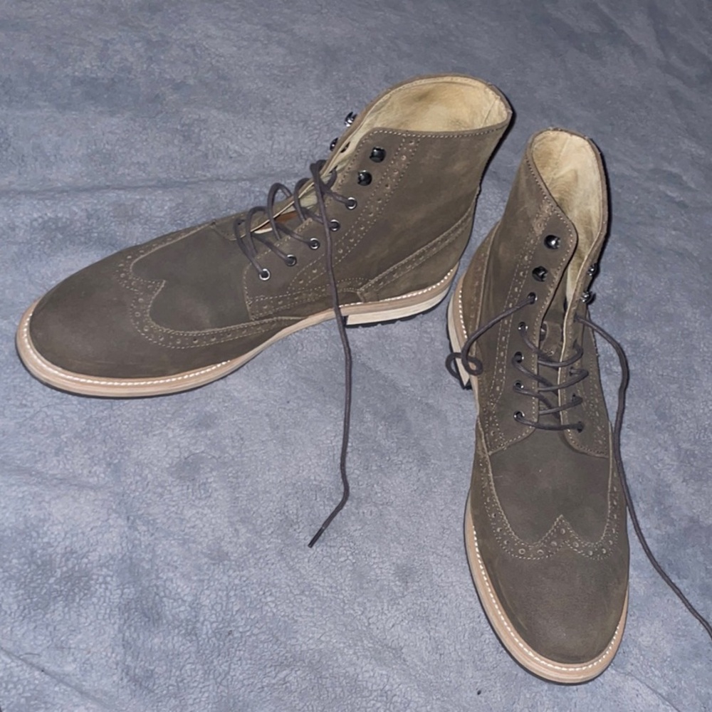 Banana Republic Men’s Olive Leather Ortholite lace up boots new without tags